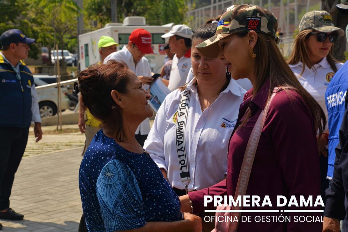 TotoyaCasallas's tweet photo. Iniciamos en Café Madrid con la primera brigada cívico social de Acción Unificada!  Una emotiva mañana en compañía de niños, papitos,nonos y por supuesto mascotas. https://t.co/F0kBsJghay