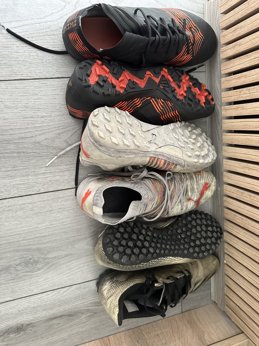 SlavesSeeker1K's tweet photo. Who is going to be a good boy and clean these for me? https://t.co/6RlB2OLyuu