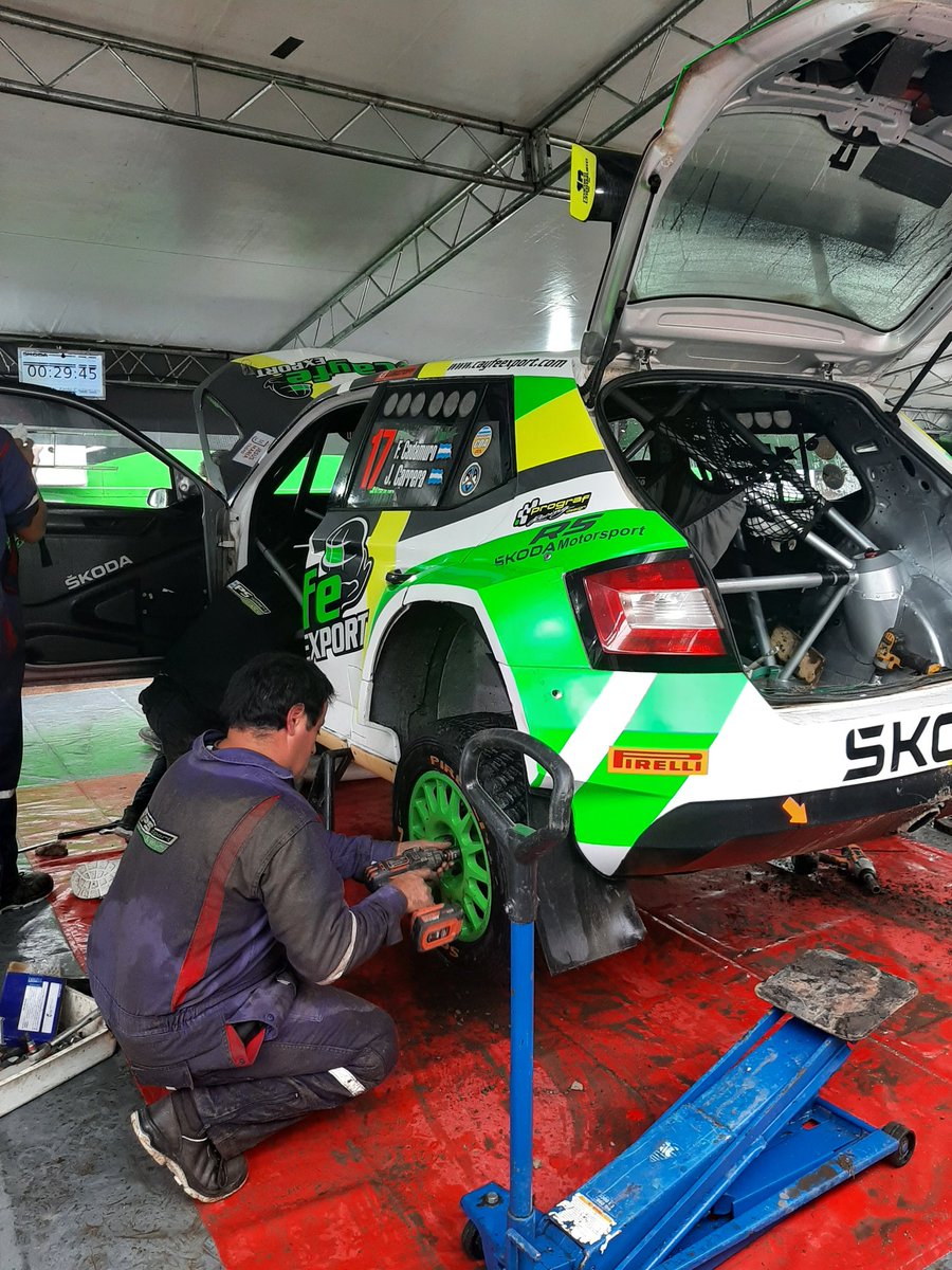 DiegoteSimracer's tweet photo. Service park time🔧🧰

#RallyArgentino #Codasur https://t.co/HwMIa7Fj5J
