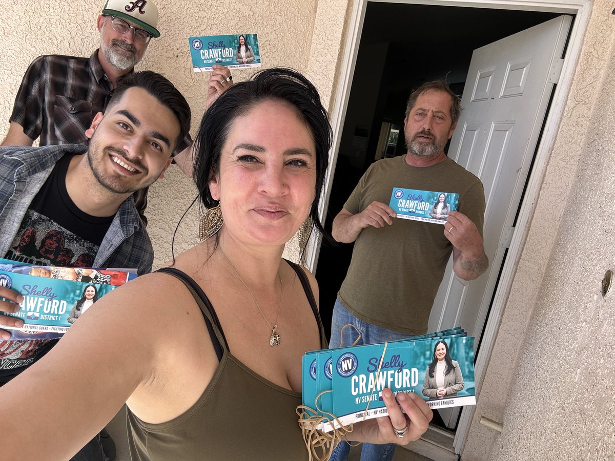 Finished off my door knocking with this @SMARTLV88 voter accompanied by @Michaelcrawfor4 & @fabiandonate. 🗳️ ❤️🇺🇸 @SNVCLC @SNBTU1960 @NVAFLCIO