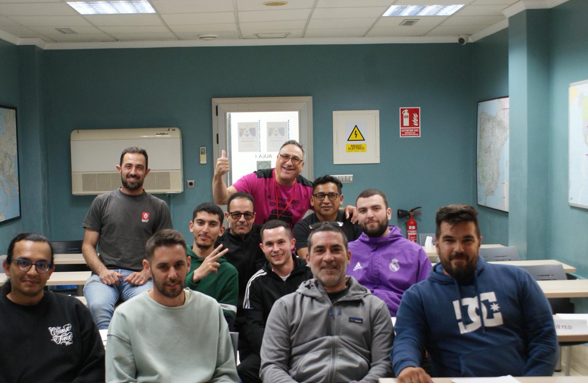 StrongRoot666's tweet image. Mis compañeros del CAP. 
#autoescuelaalonso #CAP
