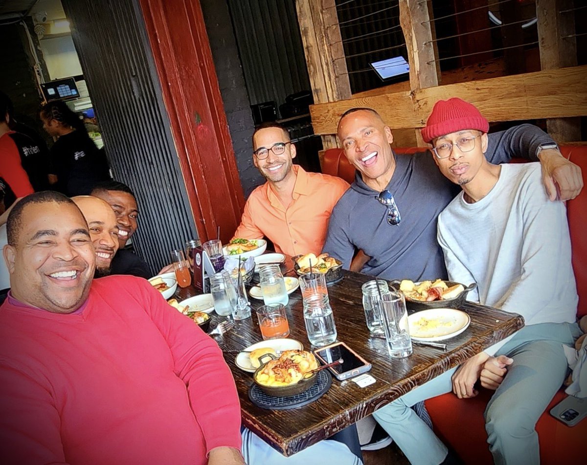 WEEKEND BRUNCH🥂 …with the best Meteorologists in New York City! 'Make a conscious effort to surround yourself with positive, nourishing, and uplifting people – people who believe in you, encourage you to go after your dreams, and applaud your victories'. #Grateful #Thankful
