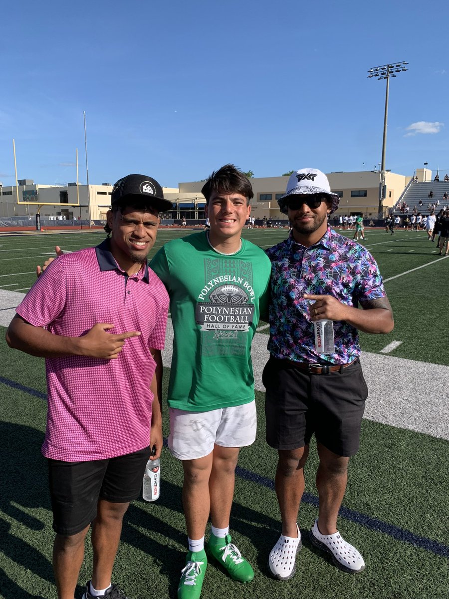 Great day at the East Polynesian Bowl National Combine & Showcase at St. Thomas Aquinas HS in Florida! Polynesian Bowl alumni @MiamiDolphins QB @Tua and @TerpsFootball @tauliaa12 record setting QB here supporting QB @DaytonRaiola and the other participants.