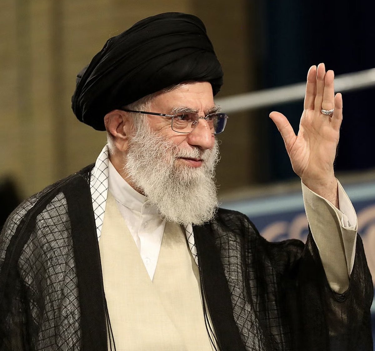 اللہ تعالیٰ ایران اور فلسطینیوں کا حامی و ناصر ہو۔ 🤲
 #غزہ #Iranians #Iran #Palestinians