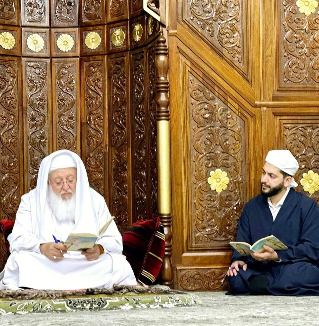 Ey  mefheri  ruyi zemin
Ey  rehmeten lil alemin 
Ey  şefien  lil  müznibin 
Sür yüzüme haki payin 

Garibuzzaman_el_faruki_k.s. 
Üstad Şeyh Abdullah Taylan El Faruki k.s.