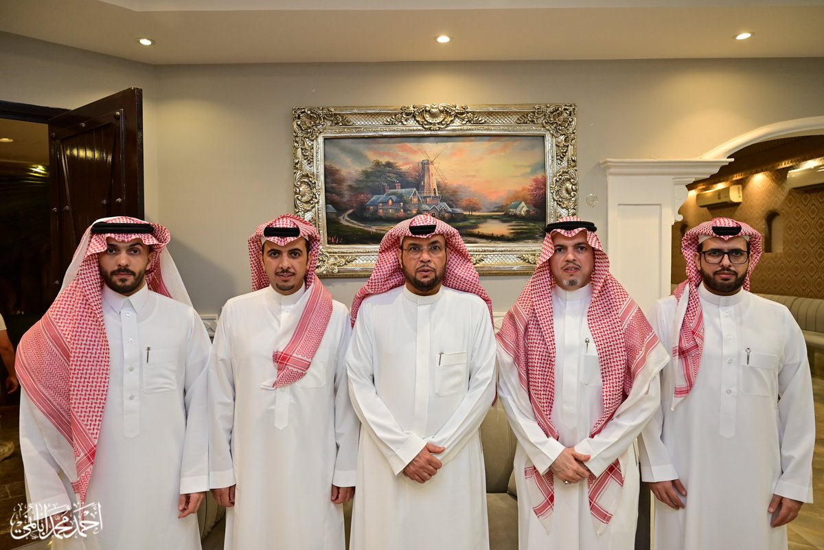 أُقيم مساء ثاني أيام عيد الفطر المبارك عام ١٤٤٥ هجري ( عيد أسرة أبانمي ) بضيافة ابن العم / خالد بن إبراهيم بن عبدالمحسن أبانمي وإخوانه في أستراحتهم ( بستان نورة ) في مدينة الرياض ، وهذا رابط الصور للمعايدة drive.google.com/drive/folders/…  #تصويري #أبانمي .