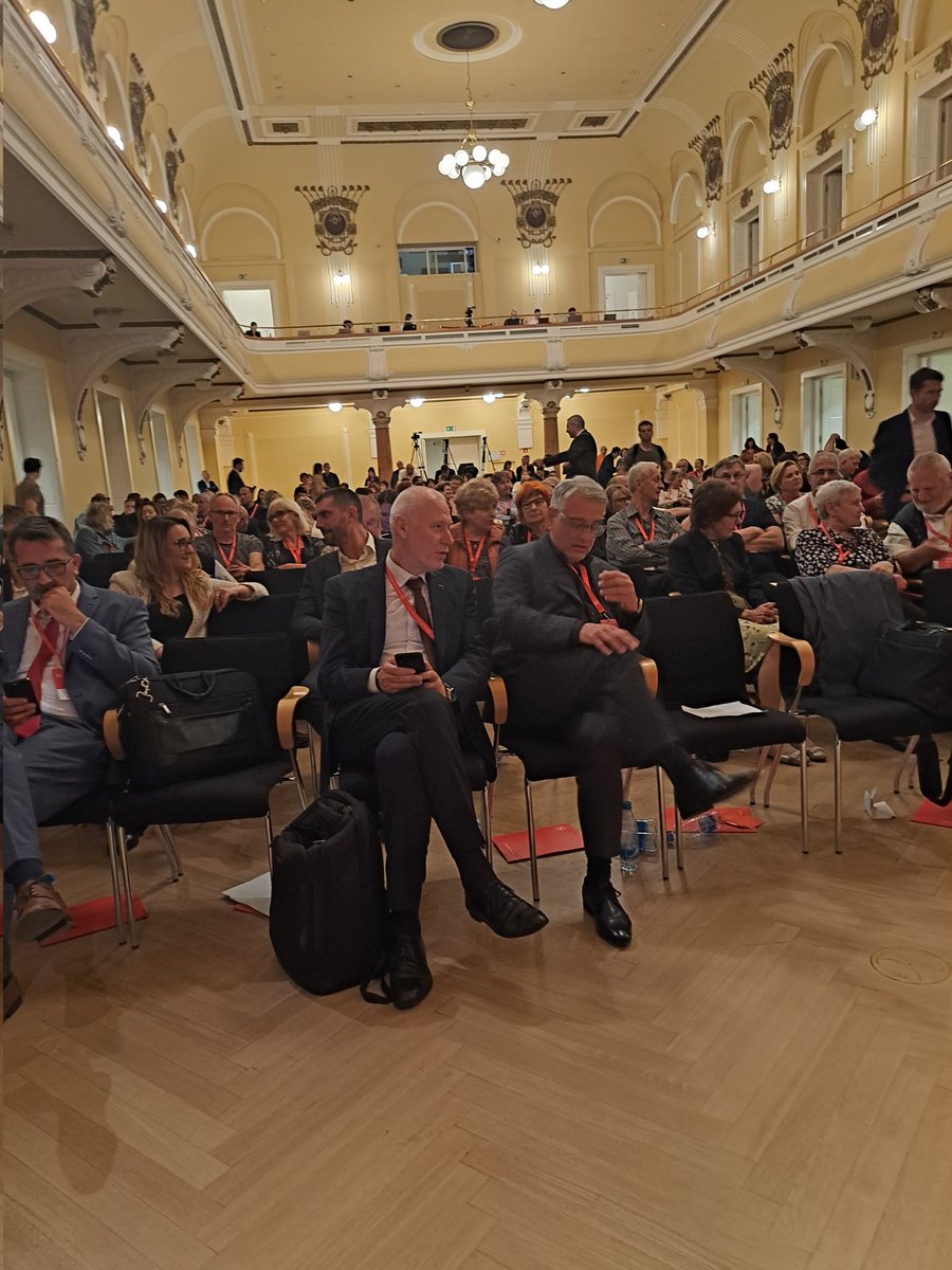 AnzeBozic's tweet photo. Neuradno Matjaz Han v tekmi za sefa @strankaSD premagal @milan_brglez @24UR @24ur_com https://t.co/a4Dn9rSERx