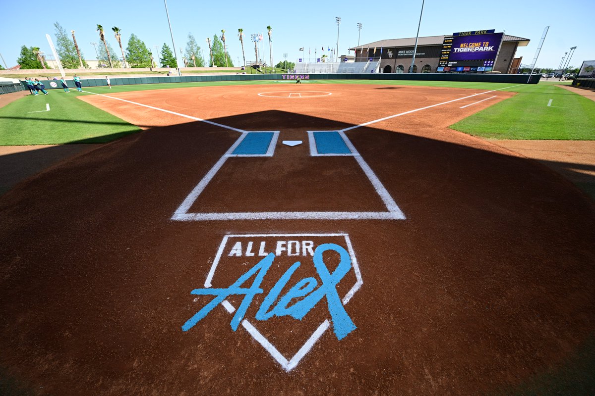 AuburnSoftball's tweet image. No One Fights Alone 🦋

#WarEagle | #AllForAlex