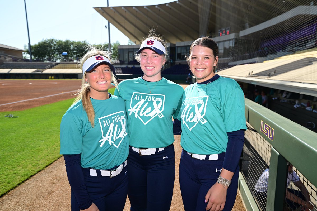 AuburnSoftball's tweet image. No One Fights Alone 🦋

#WarEagle | #AllForAlex