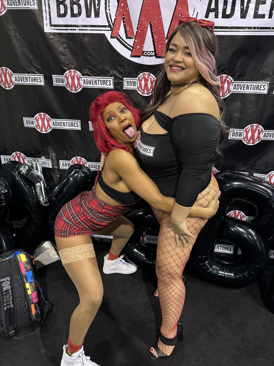 Here some wild shots of @AlfunniG with @Nikki_Sequoia at the @BBWAdventures booth at @exxxotica in #Chicago #exxxotica #exxxoticachi #bbwadventures #rosemont #wtftvlive #sexy