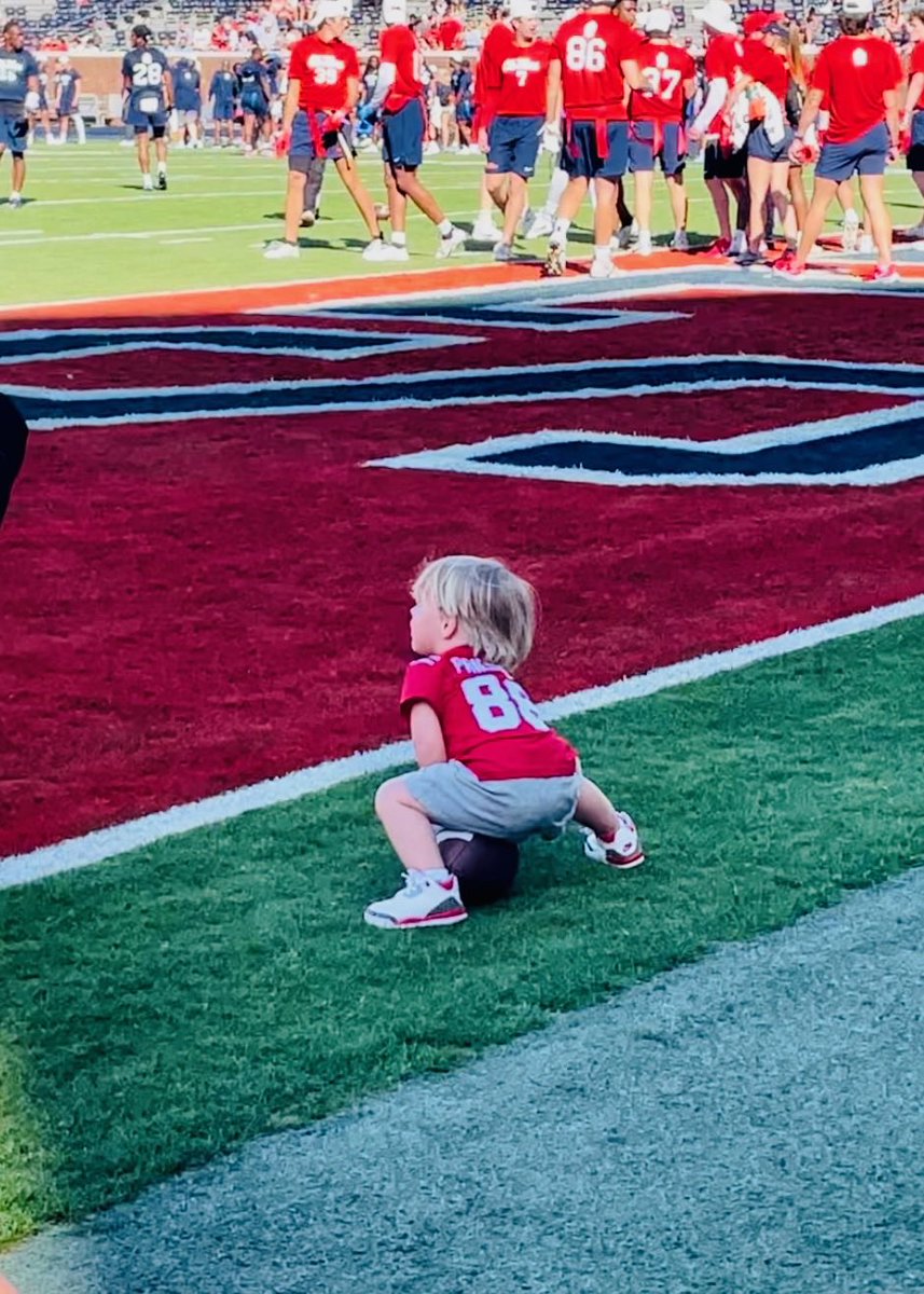 A little Prieskorn sighting in the Vaught. Hotty Toddy! ❤️💙❤️💙@cpkorn12 

(📸: @KarisChambliss, RW)