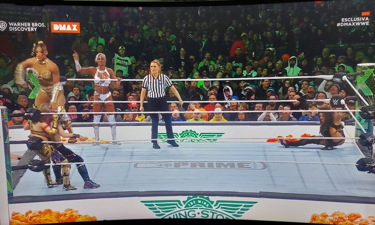 TheReason320's tweet photo. Le ricorderete con l'appellativo "Divas", ma oggi le donne (e la divisione femminile in generale) sono una parte fondamentale della #WWE e del wrestling moderno.
MOZZAFIATANTI 🤯💘

#DMaxWWE #WrestleMania40 https://t.co/NLlCqaFTy9