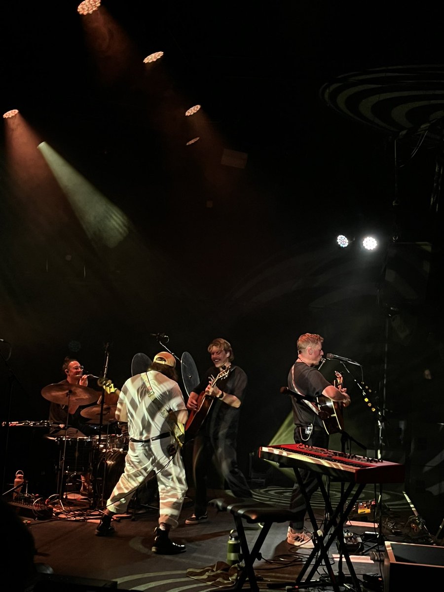 em ✨💜 tweet media