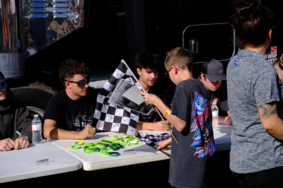 All 7 KKM drivers present at autograph session @FarmerCityRacin thanking fans for coming to night 2 of the @Xtreme_Outlaw @POWRi_Racing Illini100 Photo by Cooper Williams