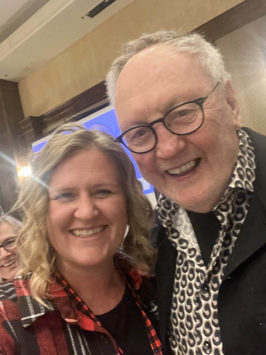 So honoured to close our keynote @MichaelFullan1 today @uLeadconference with a serenade from our New Zealand cohort. Music is healing and so good for the soul. Plus I got a big smile out of this Irish legend in education!