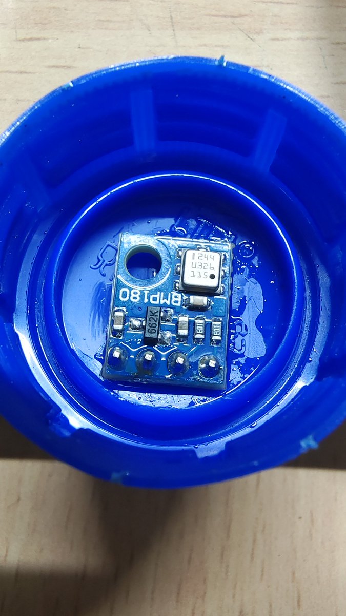 jithinbp_'s tweet photo. I'd used el-cheapo #SR04 and incorrectly concluded that air pressure ↗️ the speed of sound, when in fact, the ↗️ pressure was causing ↗️ in temperature which was affecting the speed. Verified by speed returning to normal after thermal eq.
#bmp180 #seelab3 https://t.co/bW30mjnm7L