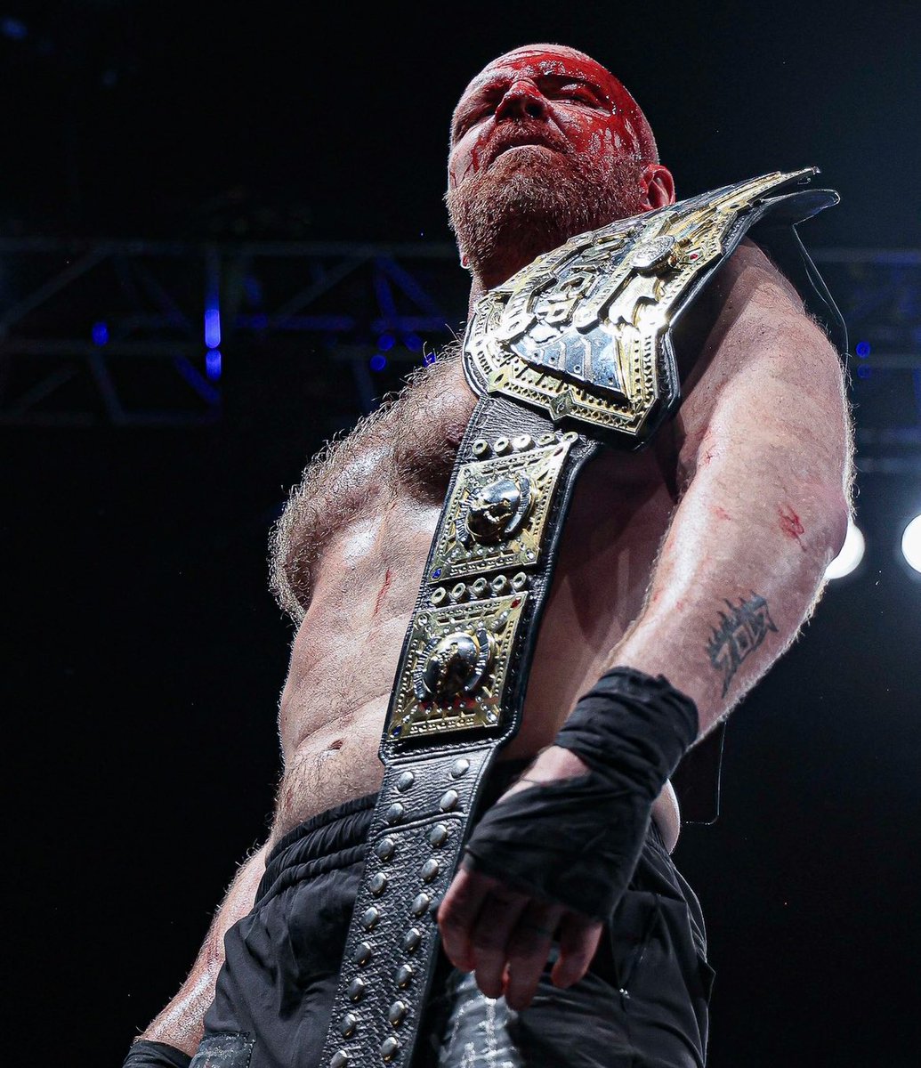 Jeff_Bellon's tweet photo. Congratulations @JonMoxley you are the #aceoftheworld so happy for you!!! #NJPWRiot #njpw #aew https://t.co/hQQZYa9WMn