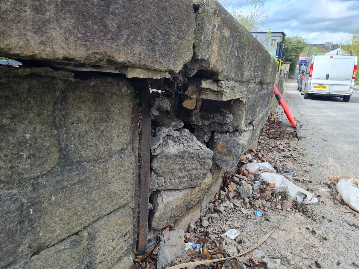 The Canal & River Trust are responsible for the upkeep of the famous bridge over the canal at Amen Corner in Armley, so I've stressed the need for an urgent repair, and sent them these pics! @CanalRiverTrust @ConnectingLeeds @ArmleyLabour @Leeds_Labour #Armley