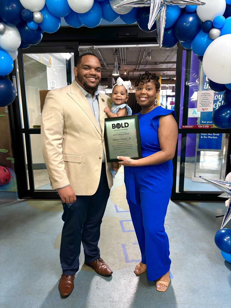 ajrichard330's tweet photo. Grateful to be the recipient of the  BOLD Educator on the Rise Award this afternoon! Thank you to @bold_leadership for such an incredible honor and amazing afternoon of celebration! Look forward to continuing to serve, educate, and walk in purpose 🍎🙏🏾 https://t.co/qmSMebdWzg