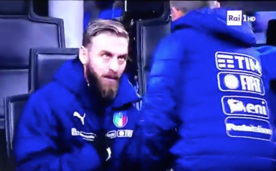 Busonzio's tweet image. "Dovemo vince e metti me?!"

Badoglio a Vittorio Emanuele III