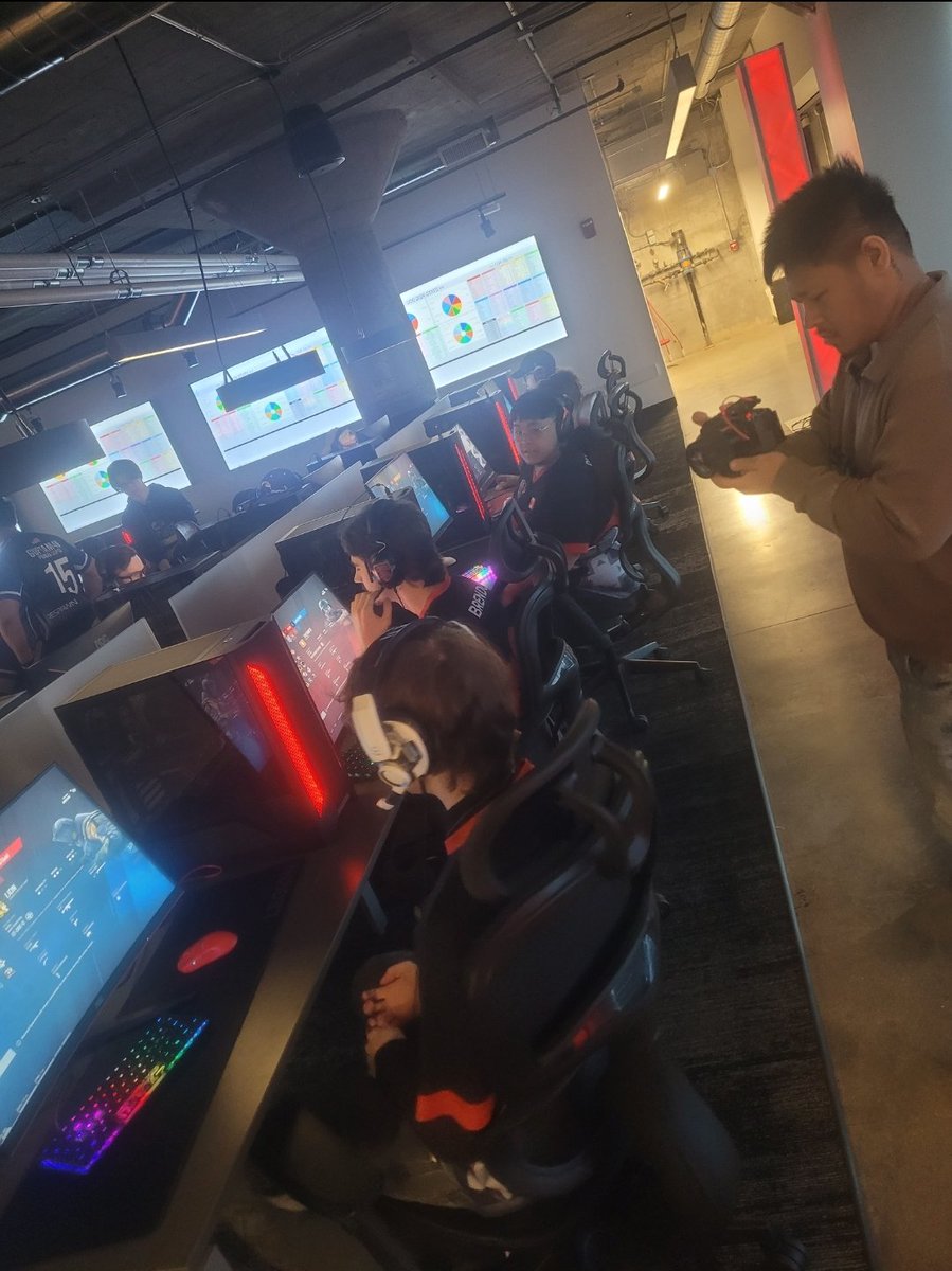 FanshaweFuel's tweet photo. Fuel R6 arriving at the @uofcincy LAN! Ready to play their first match against @ucdavis
Send good luck to our Fuel players 🔥 https://t.co/uRWTlRu7ay
