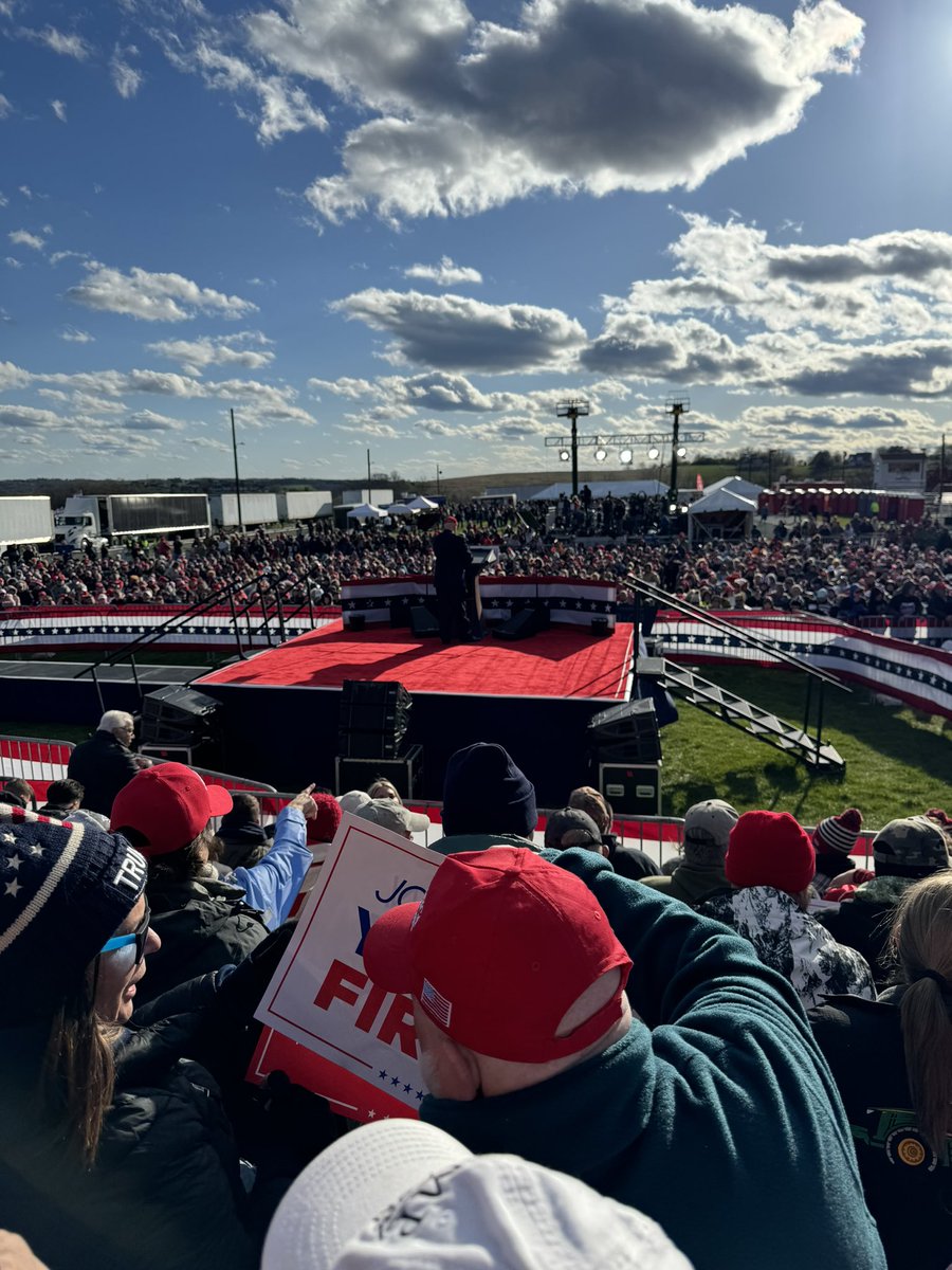 Trump rally in PA is absolutely insane. The people keep showing up, they’re way beyond capacity The base stands with Trump