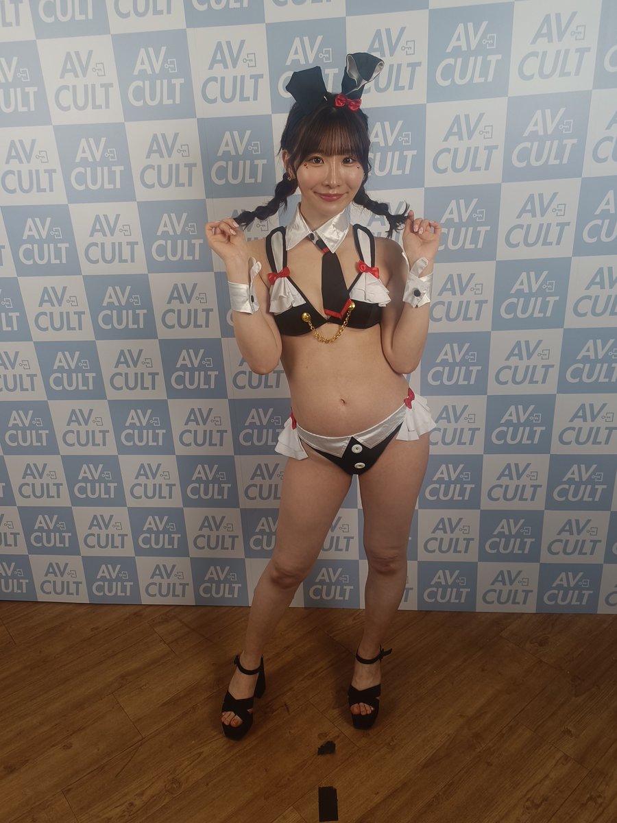 24/04/13 AV CULT見面會-第二套服裝
NIA這套看起來更可愛了!
感謝CULT團隊對於服裝上的精心設計~
@iamnianearyou
@nia_you_
@qoohebe https://t.co/vzy2S8JnnX