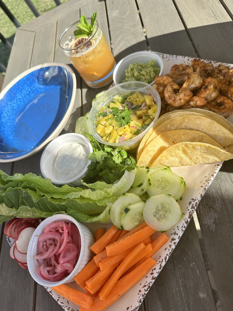 prinfrazier's tweet photo. Letβs stick with the theme: Saturday evenings are for dinner on the deck!
#scratchcooking
#healthychoices
#avoidprocessedfoods https://t.co/jDAQD3lD7A