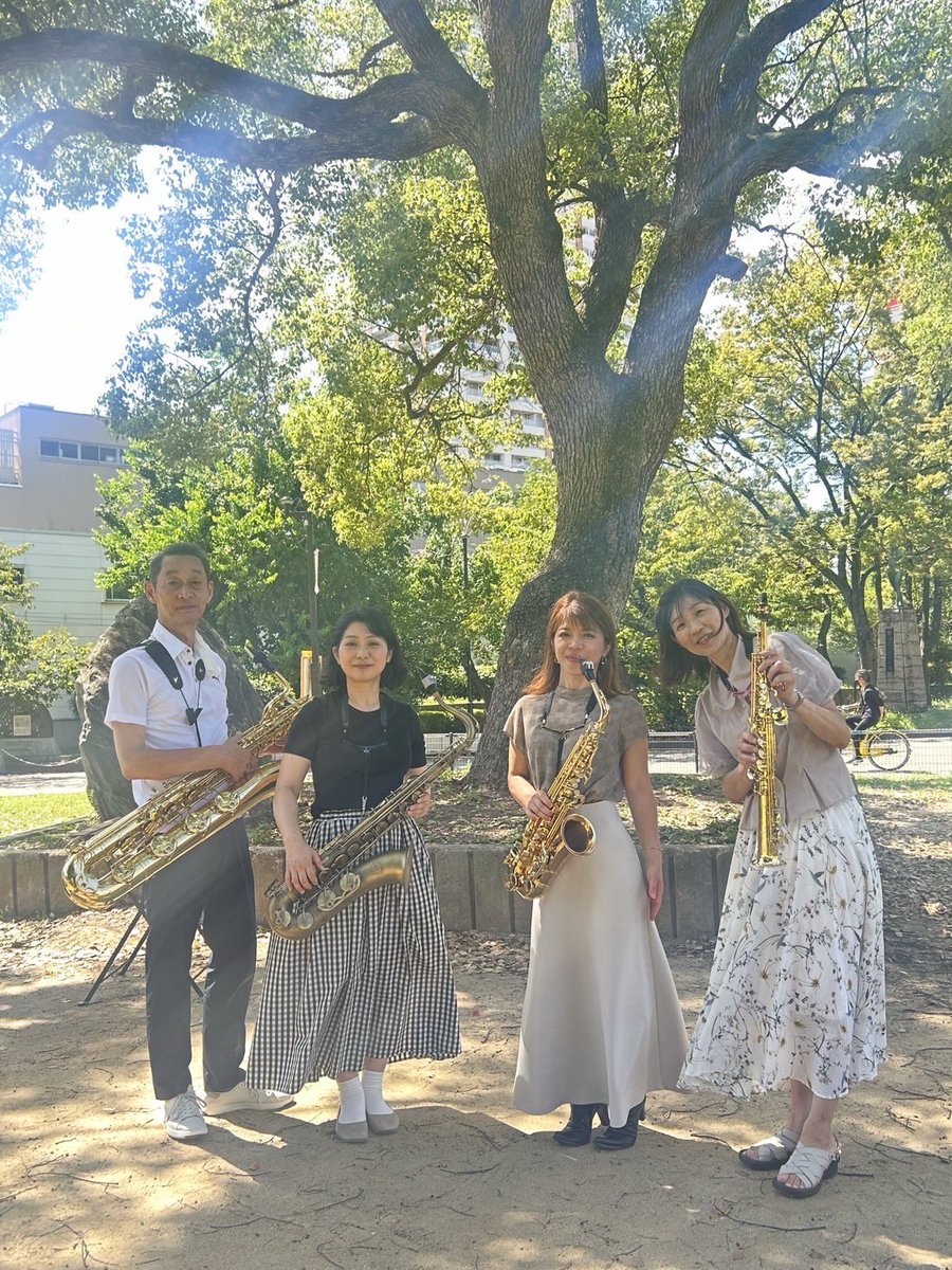 ikeon_bar's tweet photo. 【ぴかりんの辛口アーティストさん紹介】
『SAX☆LIETO』さん

【ご出演日時・場所】
4月14日　日曜日　池田会場
▷16:00　GANESH
▷19:00　のらばる

今回も出演してくれるステキなサックスアンサンブルです
ボスとも仲良しのこちらのユニット　おすすめです🔥
ぜひチェックしてください☑️☑️ https://t.co/DUBfAmtwL9