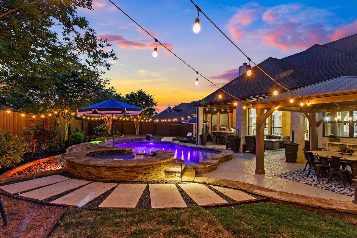 FEATURED LISTING | 252 Galloway Ln, Austin, TX | 4 bed, 5 bath | 3,608 sqft This stunning home in Belterra features a sparkling pool and an inviting hot tub! Presented at $1,150,000. Contact Heather Jones | 512-694-8343 More details: bit.ly/3vFtKLH #MagnoliaRealty