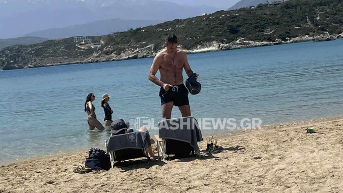 YBoyio's tweet image. Από χτες είναι γνωστό (WSJ και άλλοι) ότι το Ιράν θα επιτεθεί στο Ισραήλ.
Η Ελλάδα έχει φρεγάτα στην περιοχή.
Τι κάνει ο πρωθυπουργός Κυριάκος Μητσοτάκης;
Τι άλλο; Πάει για μπάνιο.
#Μητσοτάκης #Ιραν