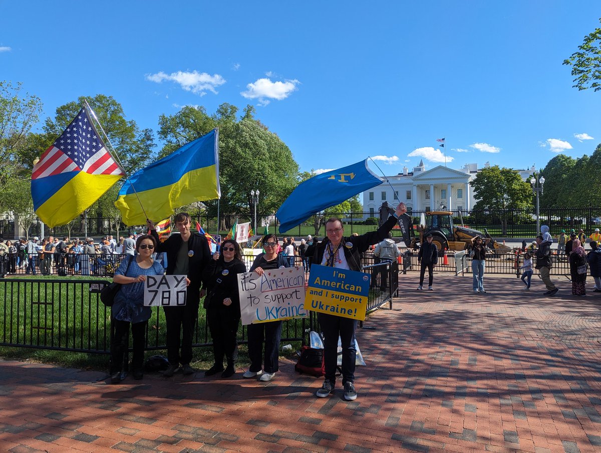 ukrainerallydc's tweet photo. We will be back tomorrow at the White House tomorrow from 4-5pm and back at the Capitol on Monday. Join us and call your Representative and tell them to pass supplemental military assistance for Ukraine now.
#PassUkraineAidNow https://t.co/7SCwFtYnib