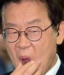 Coreana1's tweet photo. 극단의 진영분열로
막장으로 가는 대한민국 도덕 관념
이번 총선에서
상식적인 도덕관념에 비추어
국민의 대표가 될 수 없는 자들이
선택 받는 것에 대하여
개탄을 금할 수 없다
추락해 버린 국민성에
침을 밷는다 https://t.co/XpP2arhcxa