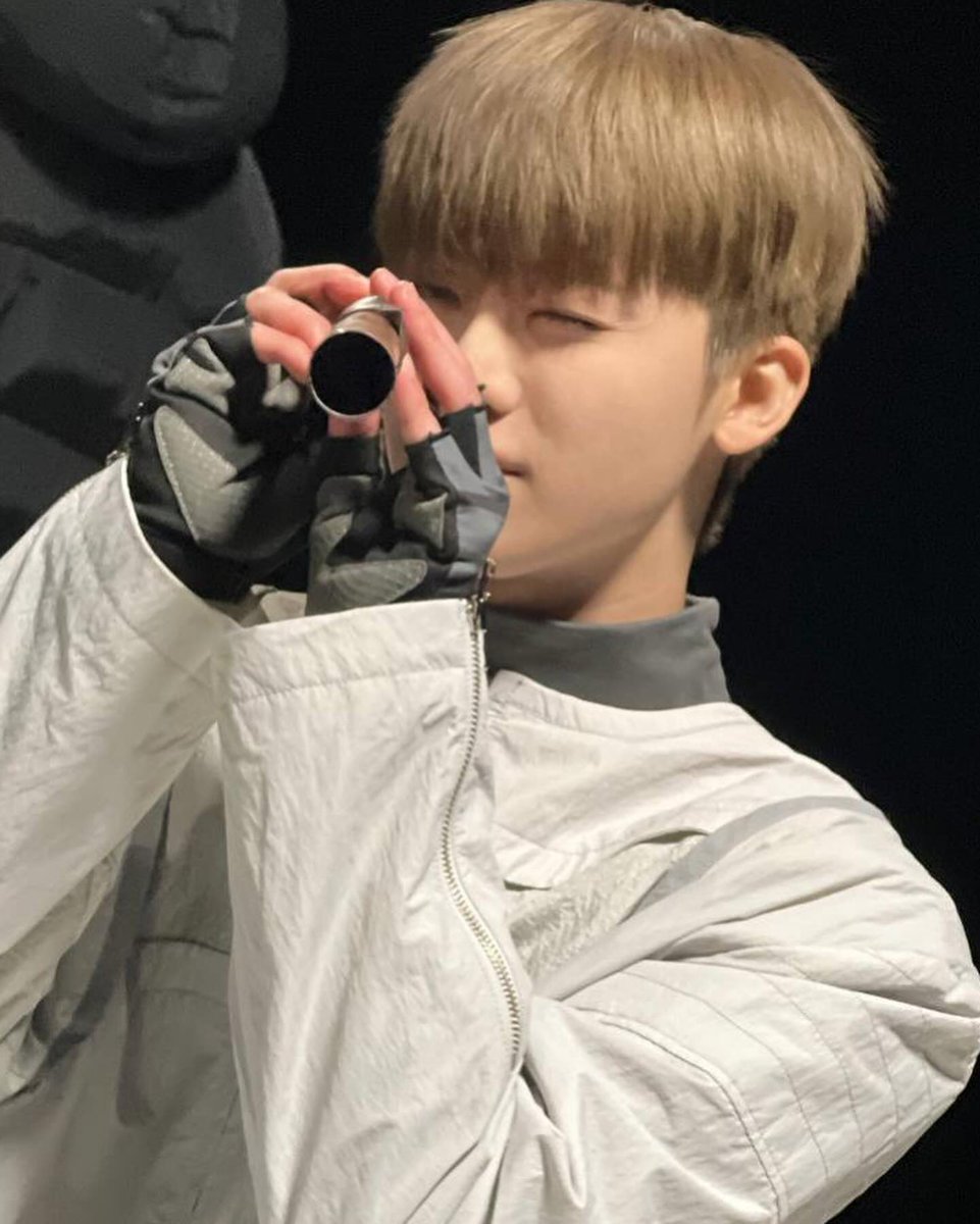 I saw something really dazzling out there. Try to show yourself that it is possible to keep all eyes fixed on you.