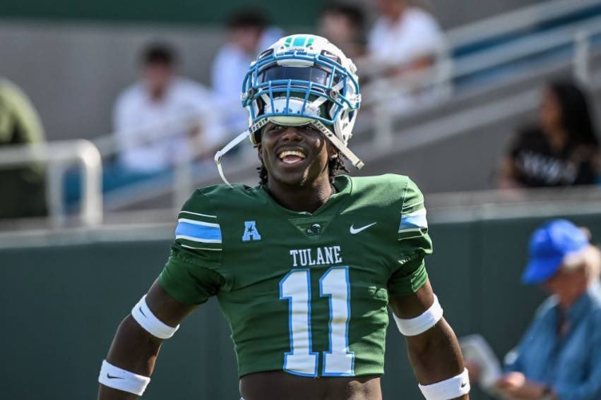 MelloBrooks_'s tweet photo. Blessed to receive a offer from @GreenWaveFB @coachbhays @CoachWilk04 @coachdhicks @WGeigley @CoachO1911 @charlie_ayro  @coach_nich @247Sports @adamgorney  #ROLLWAVE🌊 https://t.co/47LiGwG1IS