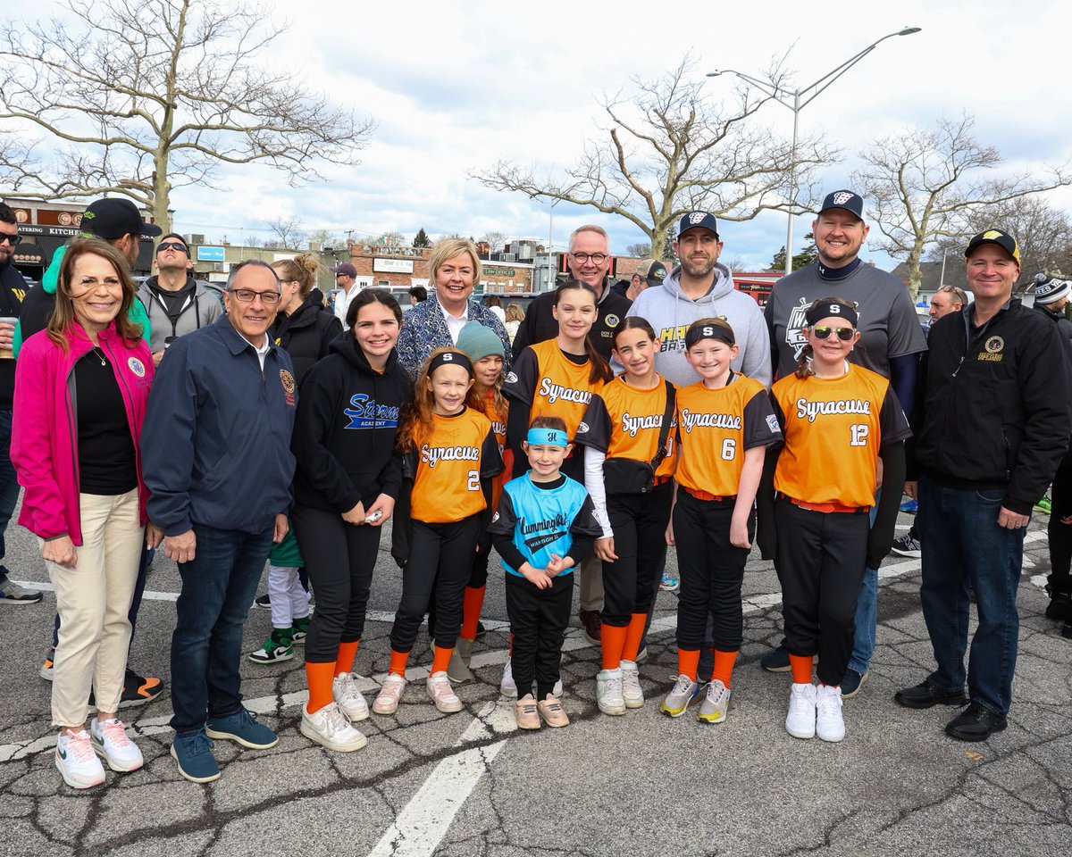 It’s #LittleLeague #OpeningDay across the @HempsteadTown! Started the day in #Wantagh to wish all of these young sluggers another great season!