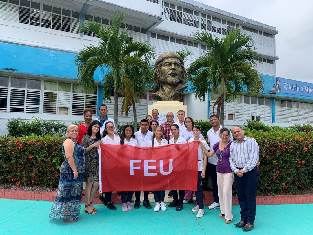 Semana del 8 al 13 de abril, los estudiantes de la #UCMPinar fortalecen la Estrategia Educativa desde la Dimensión Curricular - Sociopolítica y Extensionista, como protagonistas de su proceso de formación #FeuDeCuba #feupinareña #CubaPorLaSalud
#UnidosXCuba🇨🇺🇨🇺🇨🇺