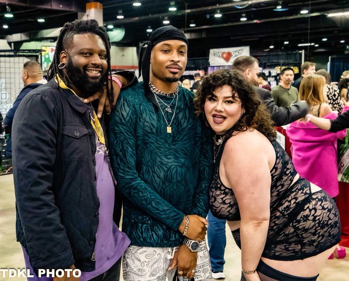 Always great running into friends Love these two! @DonnieDarkHoe69  #exxxotica https://t.co/MbeAhZYa<a href="/tag/exxxotica"class="tags"><span>#exxxotica</span></a>