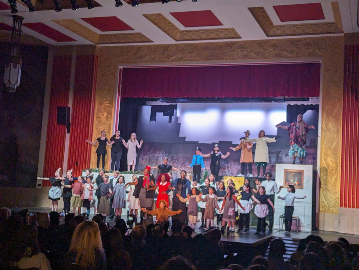 Congratulations to the amazing District 15 cast of Annie Jr. 🎉 It was a truly phenomenal production and performance by the students of our district ❤️ @BrooklynArtsHS @DOEChancellor @DanWeisbergNYC @ruxdanika @CECDistrict15 @nycoasp @necs @NYCDOED15