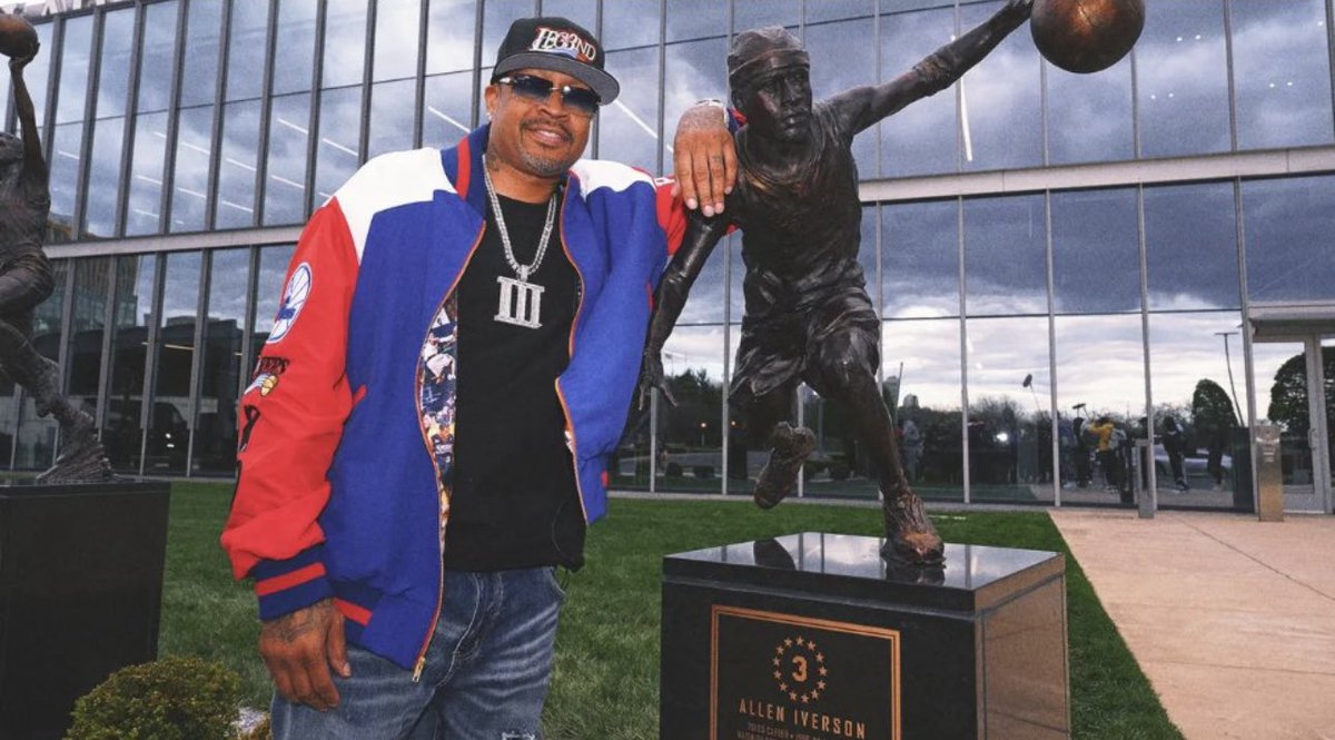 lekendrickk's tweet photo. Ima tell my kids this was Allen Iverson cause of that miniature ass statue https://t.co/SQQfqGv5mF