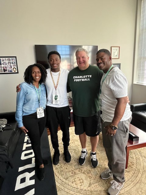 #AGTG After a great visit and conversation with @BiffPoggi, I am extremely blessed to receive my first offer from UNC Charlotte!!! @drebly_32 @T_Money4699 @mikegete20 @WillVapreps @RivalsFriedman @CoachTyGreen @CoachRyanOsborn