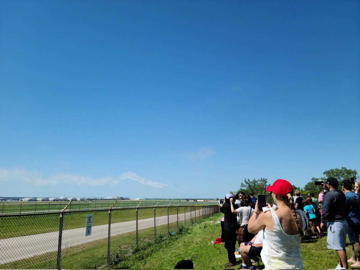 MarvinDMartian_'s tweet image. Fort Worth Naval Air Station, Carswell #Airshow with the  #BlueAngels tearing it up #knfw #avgeek