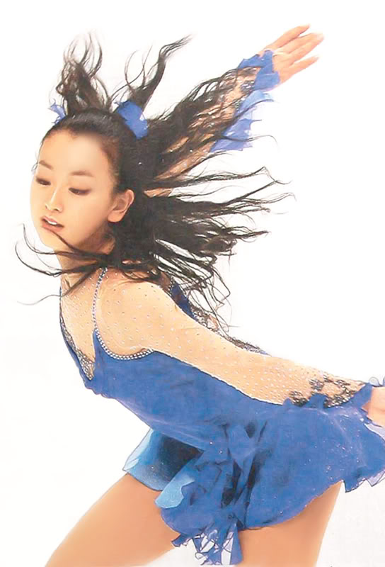 #これを見た人は水色又は青色と白色の混ざった色の画像を貼れ 
＃浅田真央 2007年スケートカナダEX。