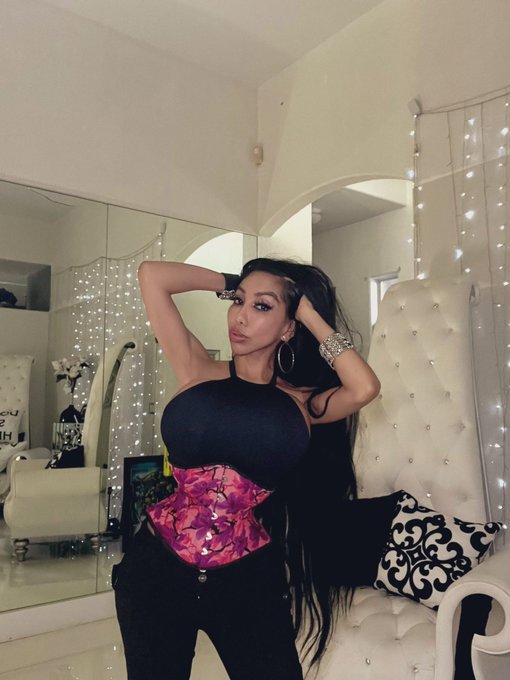 Thank you jamall i love my new corset !!! 😘 #fanluv #fanappreciation 💜 https://t.co/09Mzg095yQ 𝘁𝗼 𝗳𝗶𝗻𝗱<a href="/tag/fanluv"class="tags">#fanluv</a><a href="/tag/fanappreciation"class="tags"><span>#fanappreciation</span></a>