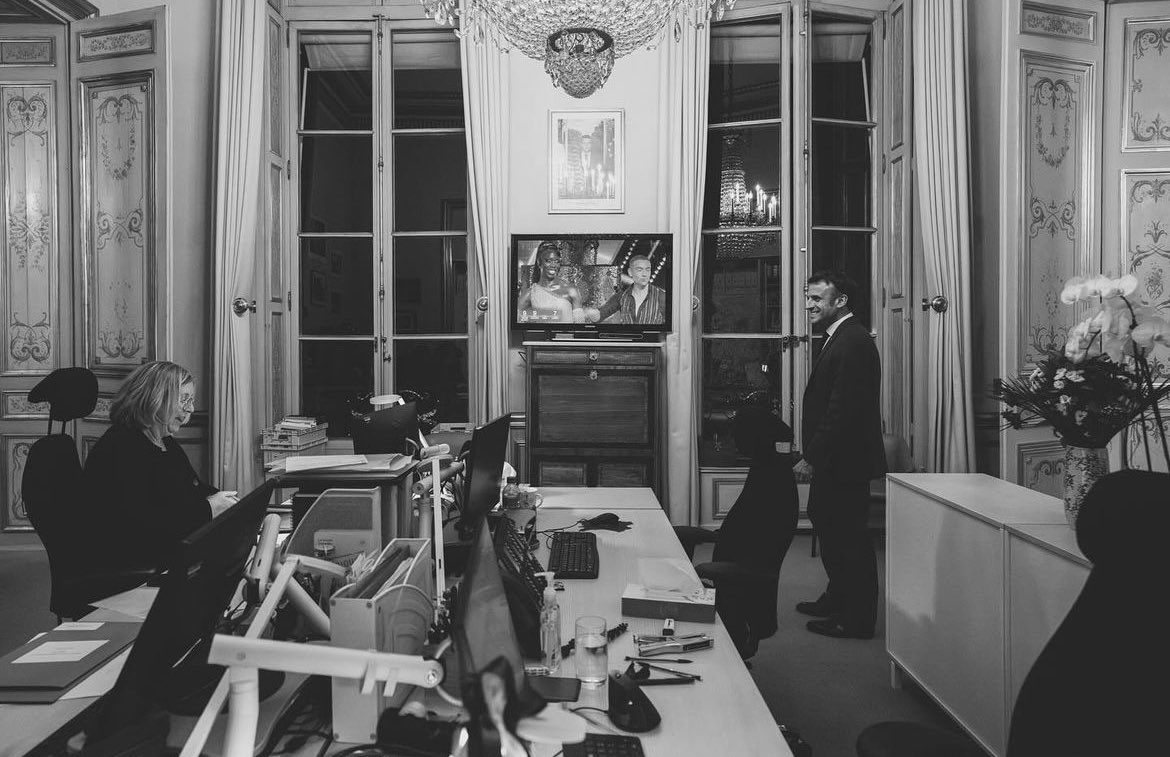 Quand le Président @EmmanuelMacron regarde #DALS sur @TF1 ! 📸 Soazig de la Moissonière