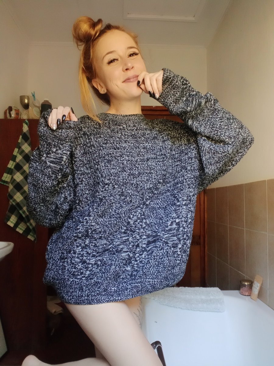 FreakyFae2269's tweet photo. Also, took some sneaky snaps in the tea break ππ€ the lady did my hair all weird and messy and fun. Hehe.
#livemodelling #model #art #nudist #nudeart #naked #xxx #cutie #kawaii #redhead #playful #sexy #petite #bum #ass https://t.co/viLl2d0vbV
