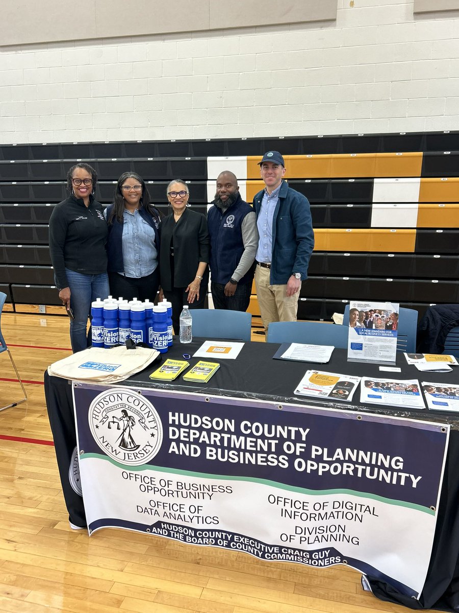Great to visit @HudCoTweet's Resource Fair today and connect with constituents! Remember, our team is here to assist with any concerns you may have. Never hesitate to reach out to our office at (201) 309-0301.