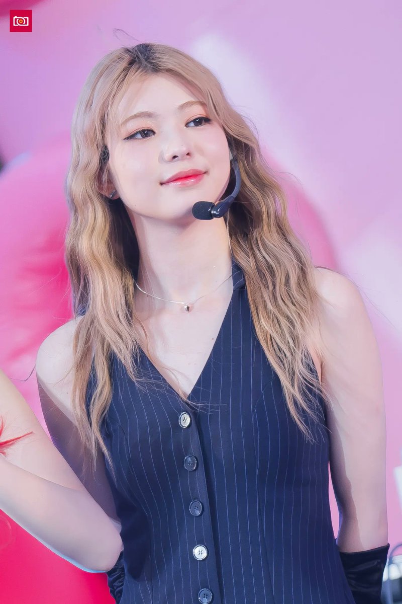 RUAN cutegirl from Gen1es Girlgroup International
#RUAN #WaterFestival2024xGen1es #SiamParagonxGen1es #WaterFestival2024xGen1es #Gen1es
View More Photo idolnewsonline.com/46296/