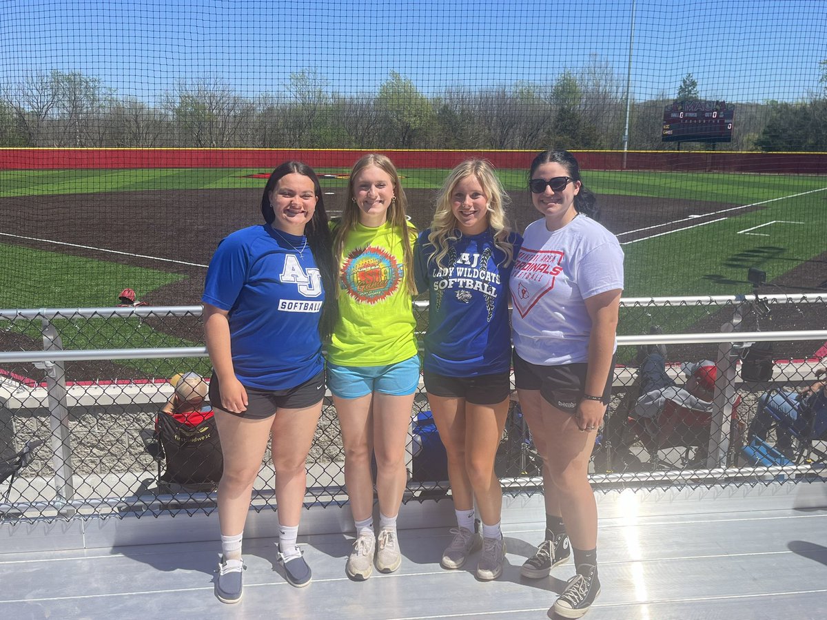24_ryater's tweet photo. Beautiful day for softball and to announce my commitment to continue my softball career at Mineral Area College! #softball #getinthemlegs @cjwright1w @KY_BombersL @fastpitchscho https://t.co/rP210PV9uC