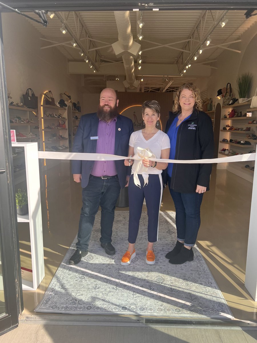 katieinthepark's tweet photo. New business now open in Sherwood Park!
Maraki Shoes sells designer shoes with a wide variety of price points!
Head to their website or visit them for more information.
📍800 Broadmoor Blvd Unit #720
Monday-Friday 10am-6pm
Saturday 10am-5pm
#shpk #strathco #shoplocalshpk https://t.co/kwHDEzuV2q